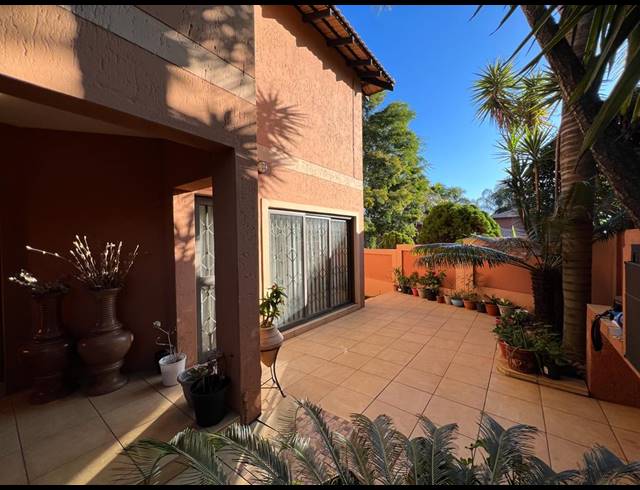 3 BEDROOM SECTIONAL TITLE TO LET IN STERREWAG